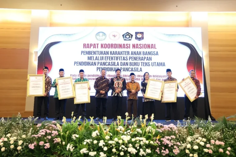 penyerahan penghargaan