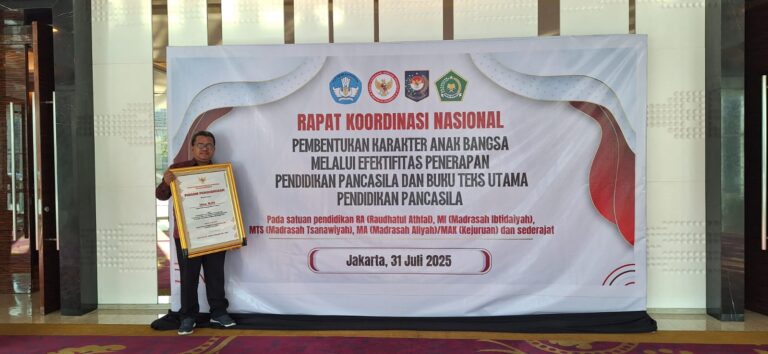 penyerahan penghargaan